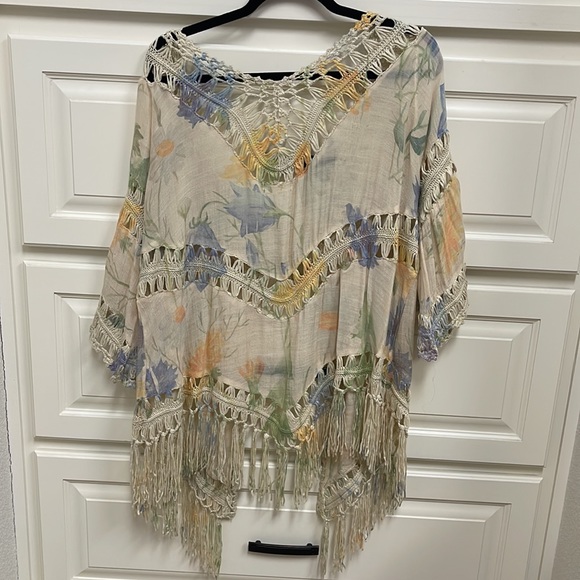 Women’s cover up, cream/yellow, great condition. Size large - Picture 2 of 2